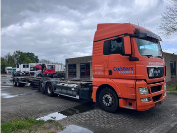 Caminhão transportador de contêineres/ Caixa móvel MAN TGX 26.440