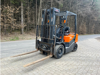 Locação de Doosan D 25 GP Doosan D 25 GP: foto 3