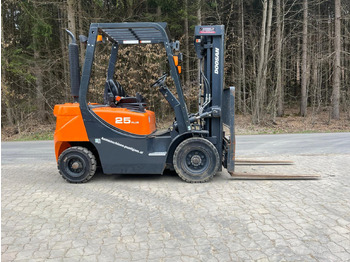 Locação de Doosan D 25 GP Doosan D 25 GP: foto 2