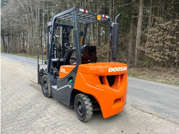 Locação de Doosan D 25 GP Doosan D 25 GP: foto 5