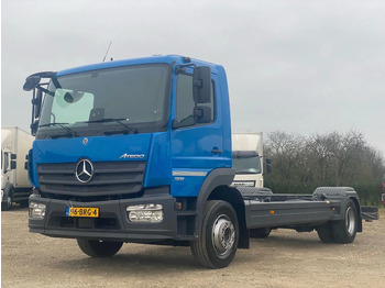 Caminhão chassi MERCEDES-BENZ Atego 1318