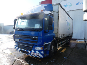 Caminhão com lona DAF CF 75