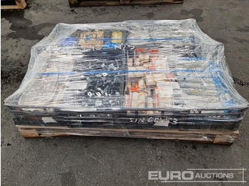 Equipamento de construção Unused Pallet of Paint Rollers, Rubber Sleeves, Clamps, Various Screws and Fixings: foto 3