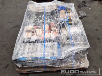 Equipamento de construção Unused Pallet of Paint Rollers, Rubber Sleeves, Clamps, Various Screws and Fixings: foto 4