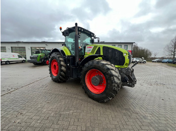 Trator CLAAS Axion 930