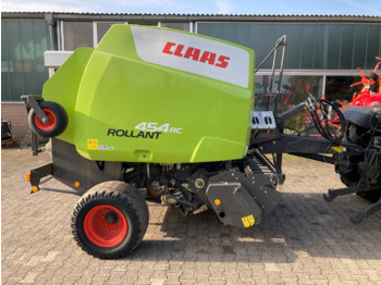 Máquina para produção de feno CLAAS