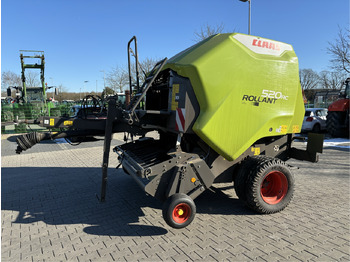 Máquina para produção de feno CLAAS