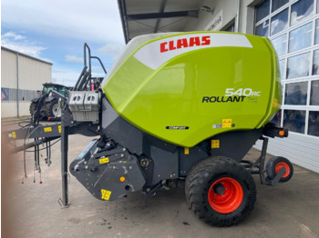 Máquina para produção de feno CLAAS