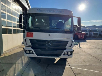 Locação de Mercedes-Benz Atego 1418 4x2 Fuel Tank Truck Mercedes-Benz Atego 1418 4x2 Fuel Tank Truck: foto 4