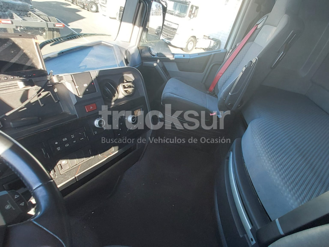 Tractor RENAULT T520 HIGH SLEEPER CAB: foto 11