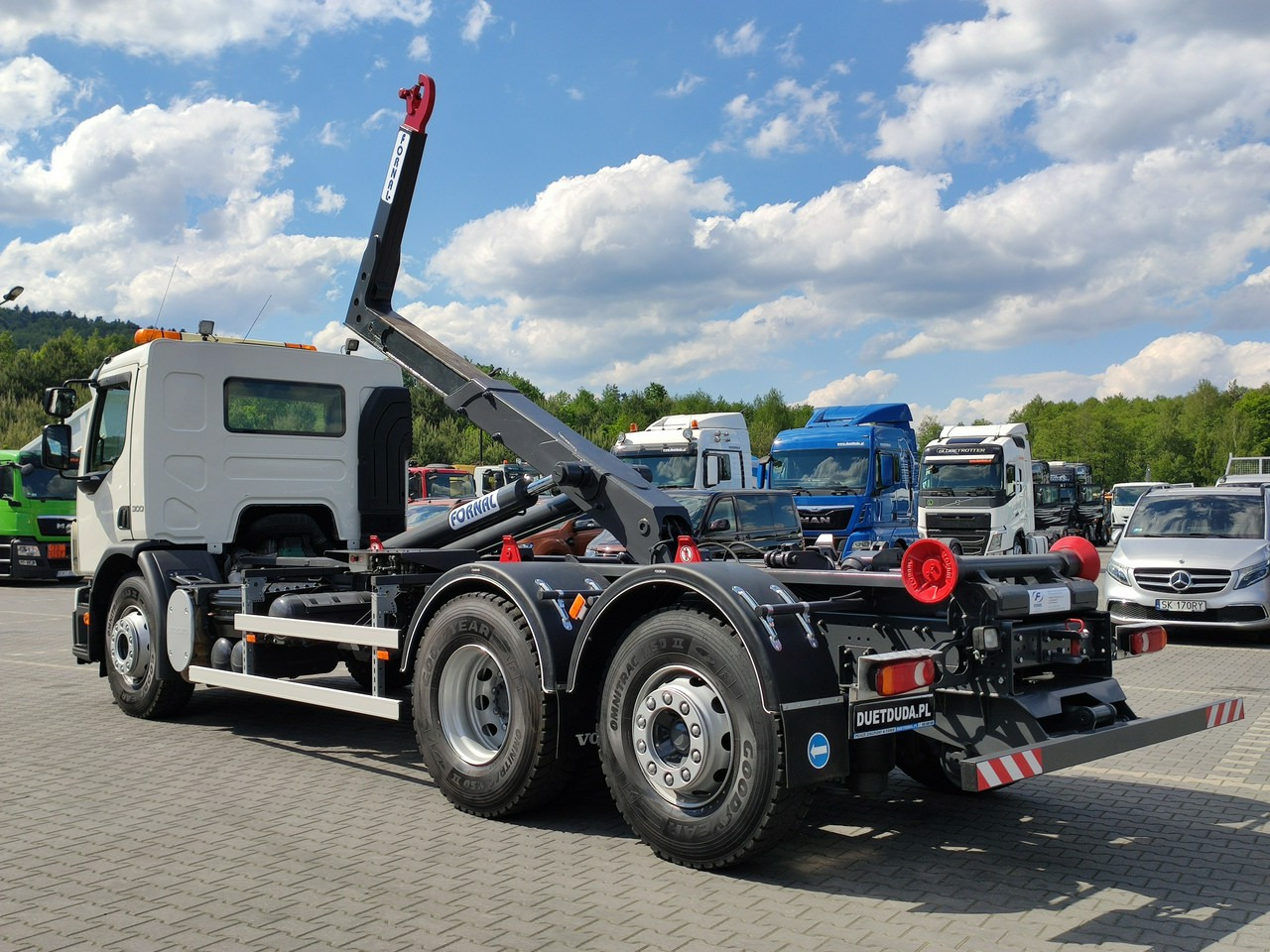 Caminhão polibenne Volvo FE 26.300 Hakowiec Napęd 6x2 Oś Skrętna: foto 13