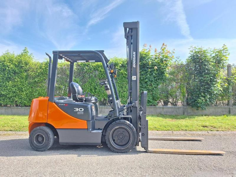 Locação de Doosan D30S 5 Doosan D30S 5: foto 6