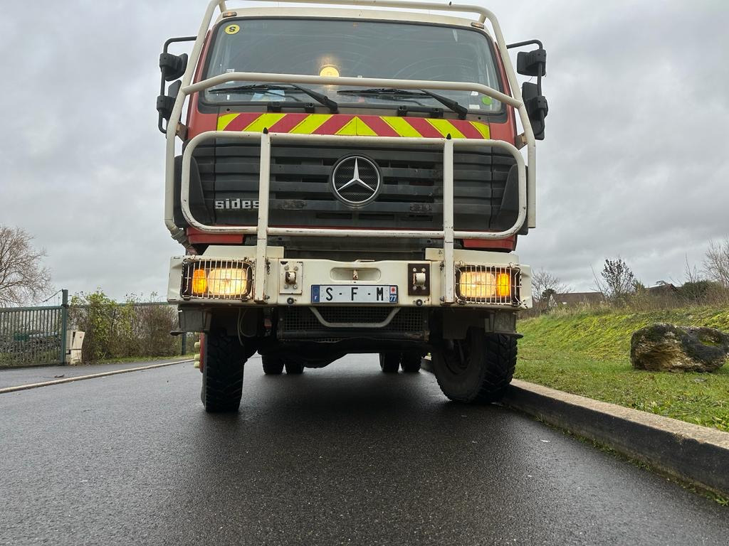 Carro de bombeiro MERCEDES-BENZ 18-24: foto 6