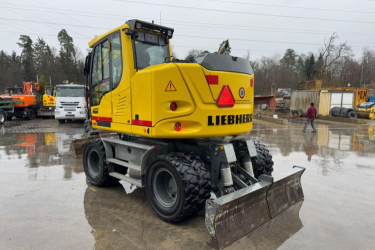 Locação de Liebherr 910 Compact Litronic Powertilt  Liebherr 910 Compact Litronic Powertilt: foto 6