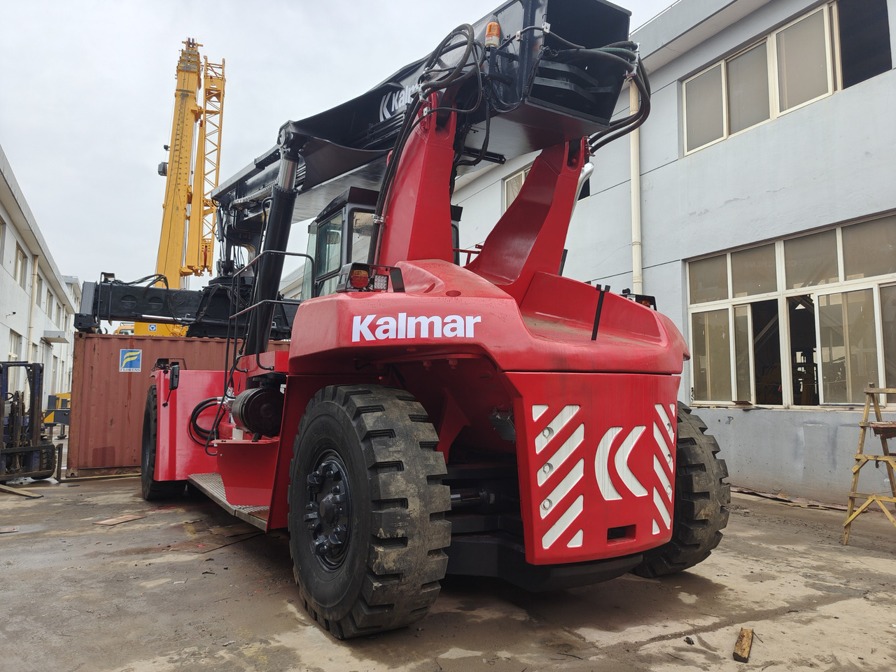 Máquina de construção Kalmar DRF450 container reach stacker 45ton: foto 6