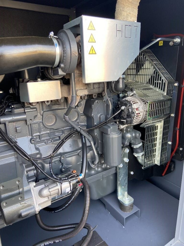 Locação de Iveco NEF45SM2 - 88 kVA Generator - DPX-17551  Iveco NEF45SM2 - 88 kVA Generator - DPX-17551: foto 9