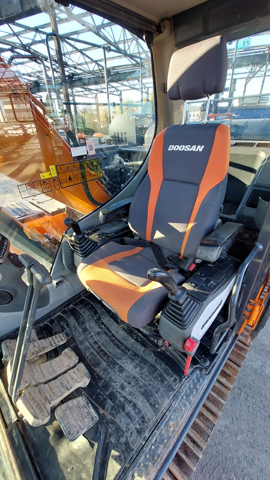 Escavadora de rastos DOOSAN DX140LC-5: foto 13