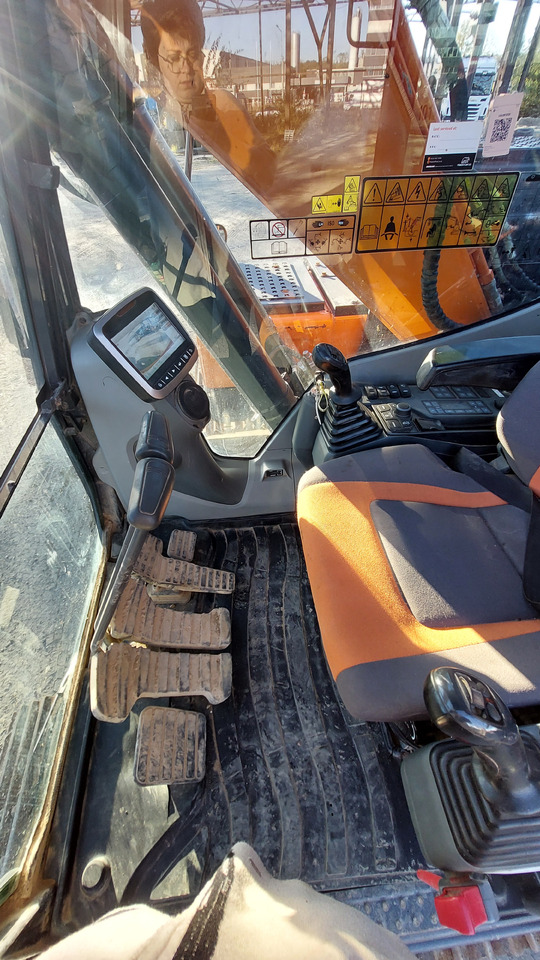 Escavadora de rastos DOOSAN DX140LC-5: foto 15