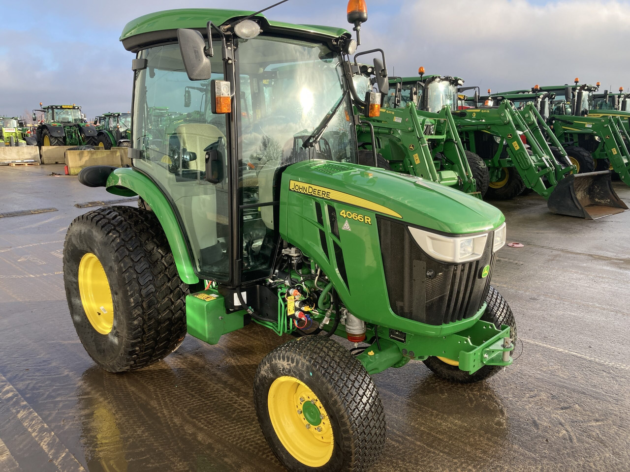 Locação de  JOHN DEERE 4066R COMPACT TRACTOR JOHN DEERE 4066R COMPACT TRACTOR: foto 7