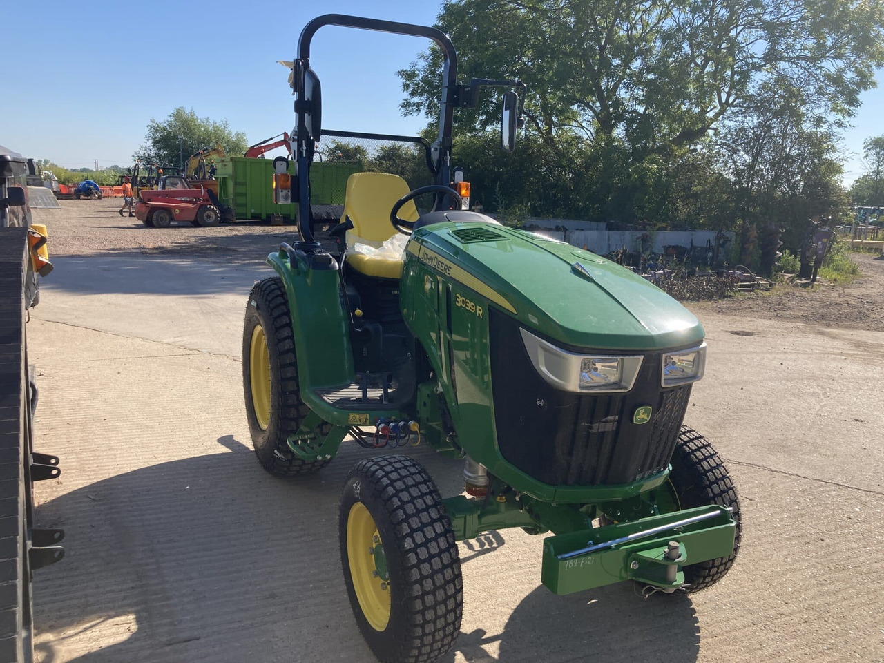 Locação de  John Deere 3039R compact tractor John Deere 3039R compact tractor: foto 6