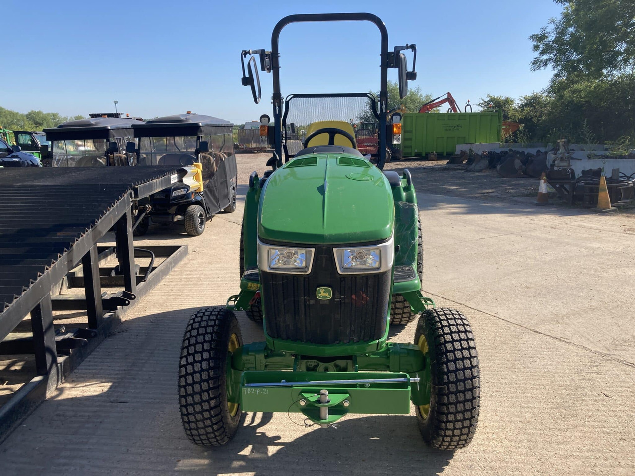 Locação de  John Deere 3039R compact tractor John Deere 3039R compact tractor: foto 7