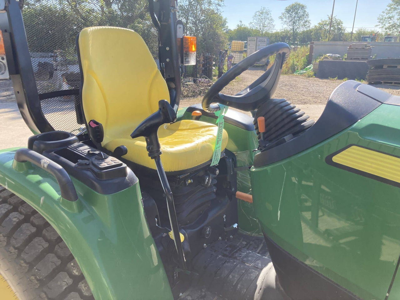 Locação de  John Deere 3039R compact tractor John Deere 3039R compact tractor: foto 9