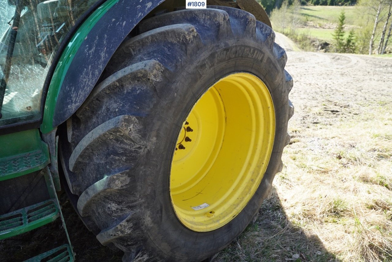 Trator 2019 John Deere 5125R w/ front loader: foto 47