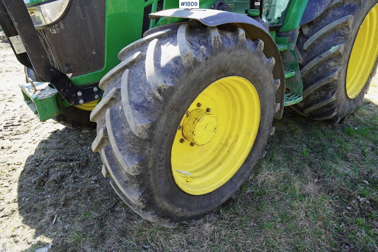 Trator 2019 John Deere 5125R w/ front loader: foto 48