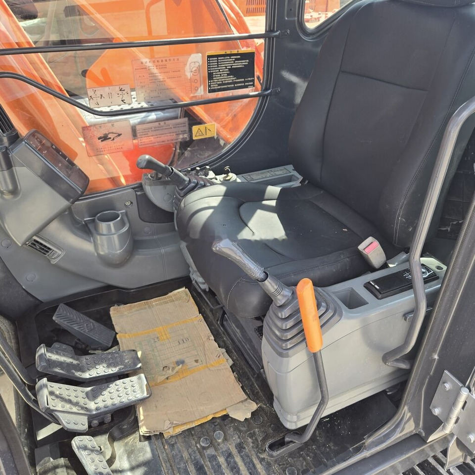 Escavadora de rastos Hitachi ZX210: foto 6