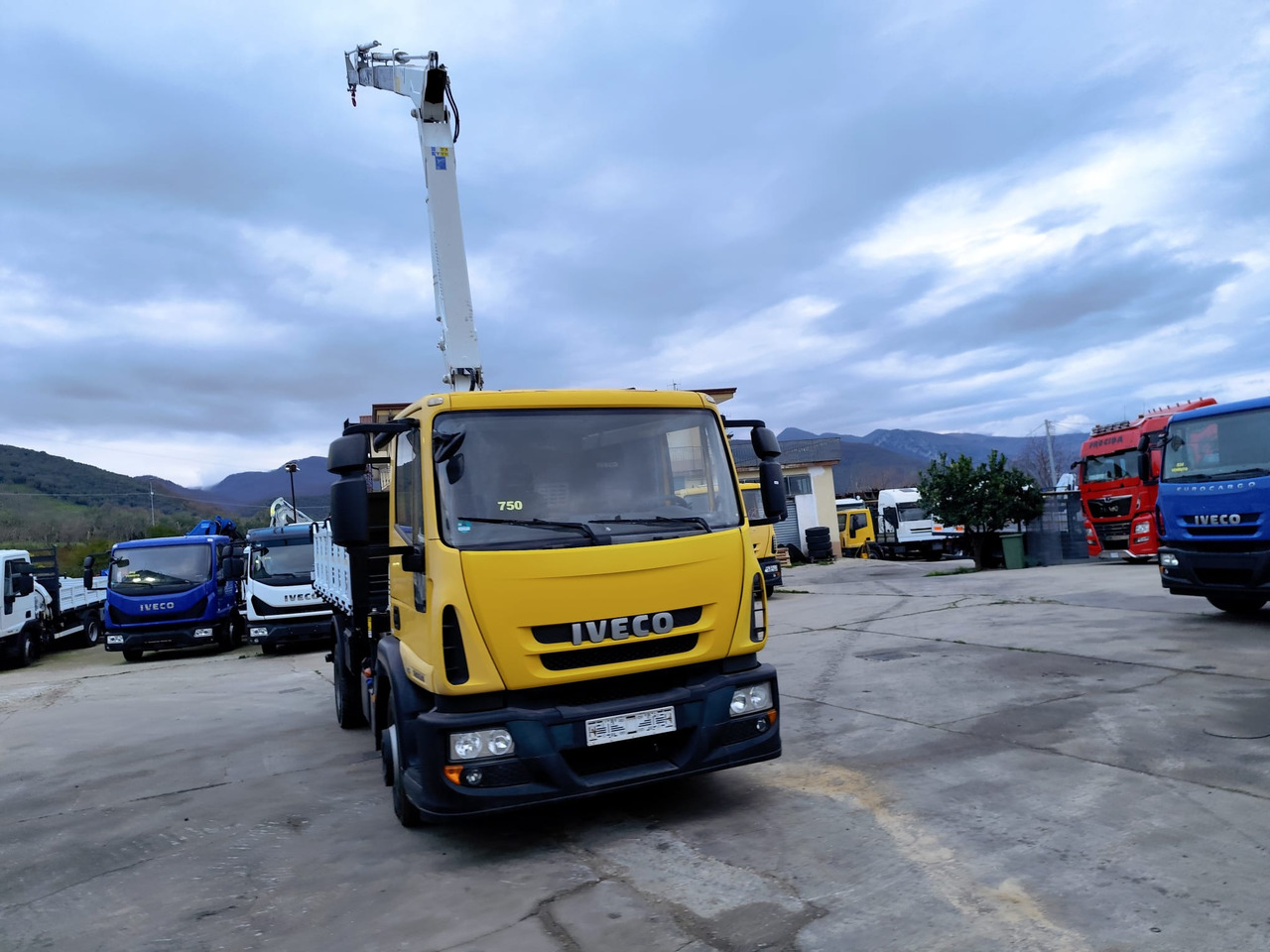 Caminhão grua IVECO EUROCARGO 120E28P: foto 29