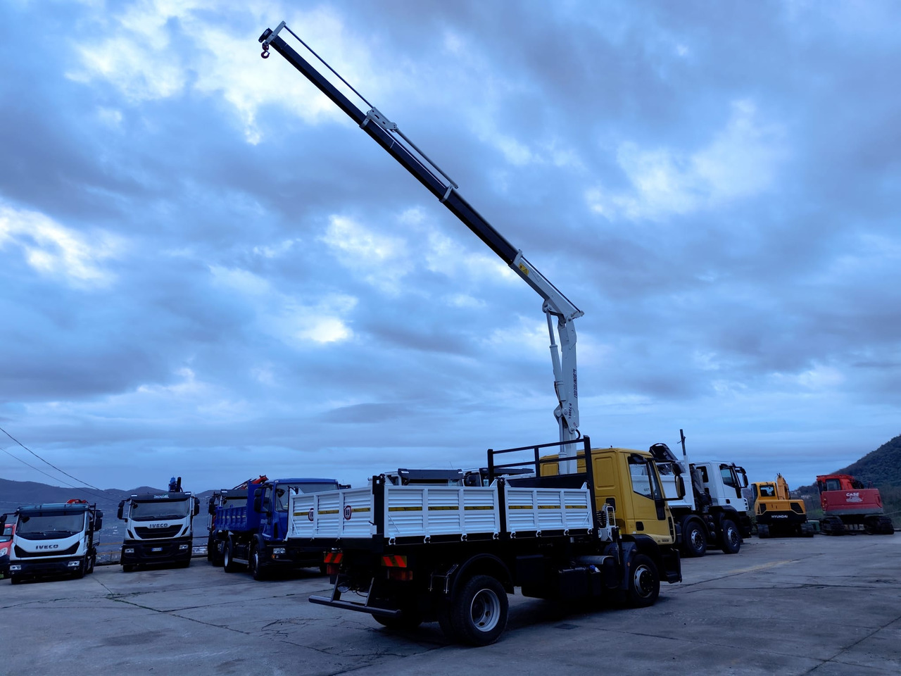 Caminhão grua IVECO EUROCARGO 120E28P: foto 20