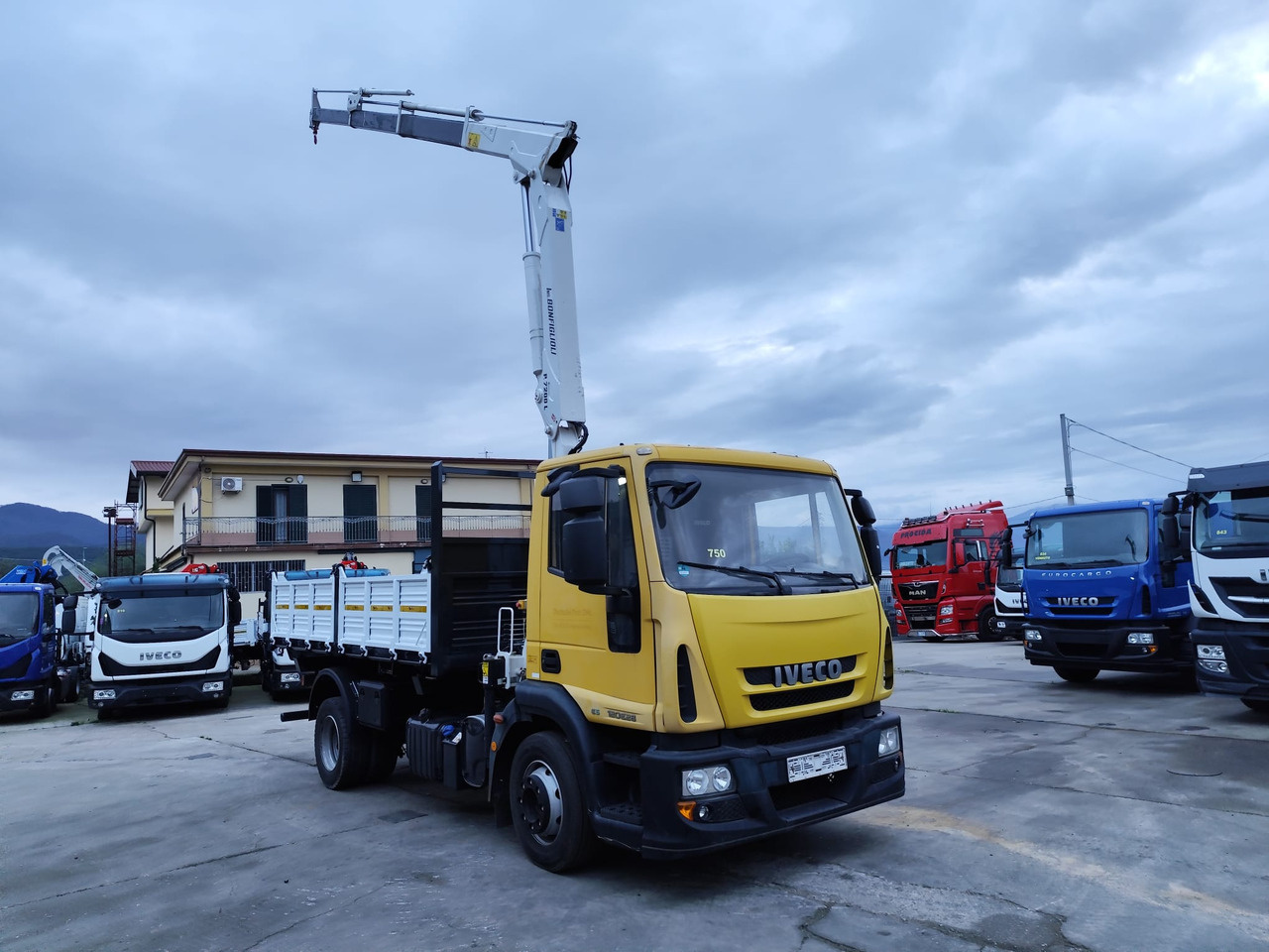 Caminhão grua IVECO EUROCARGO 120E28P: foto 30