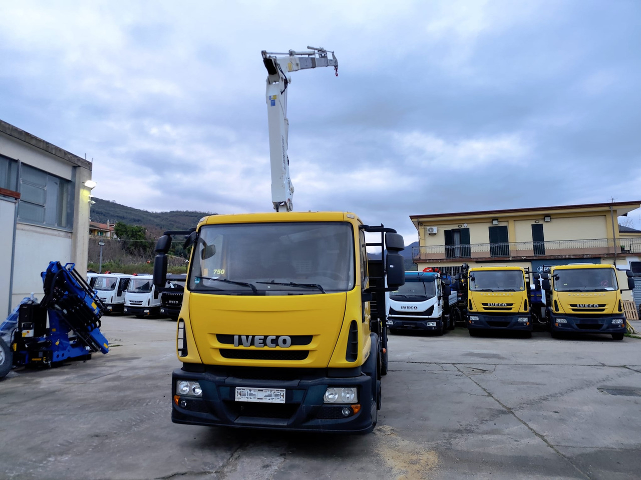 Caminhão grua IVECO EUROCARGO 120E28P: foto 26