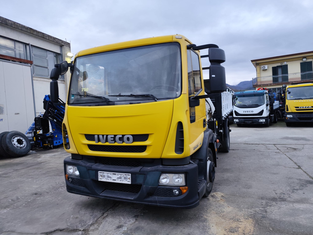 Caminhão grua IVECO EUROCARGO 120E28P: foto 47