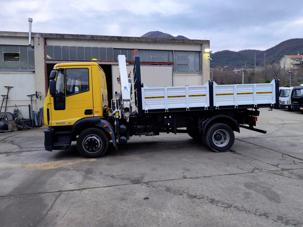 Caminhão grua IVECO EUROCARGO 120E28P: foto 33