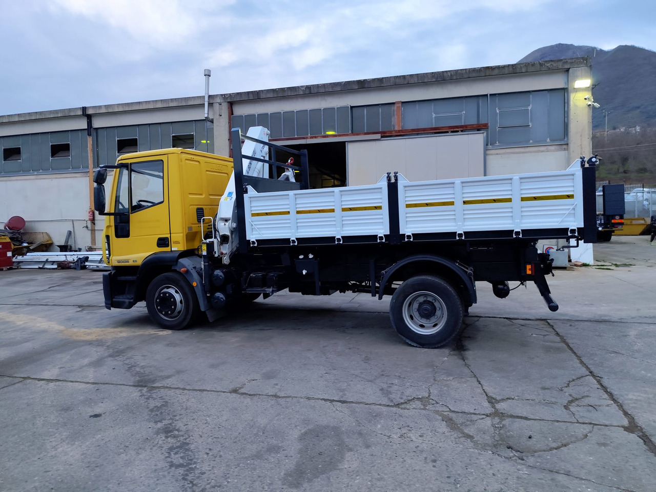 Caminhão grua IVECO EUROCARGO 120E28P: foto 34