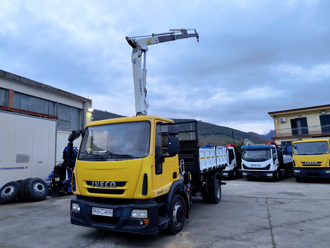 Caminhão grua IVECO EUROCARGO 120E28P: foto 25