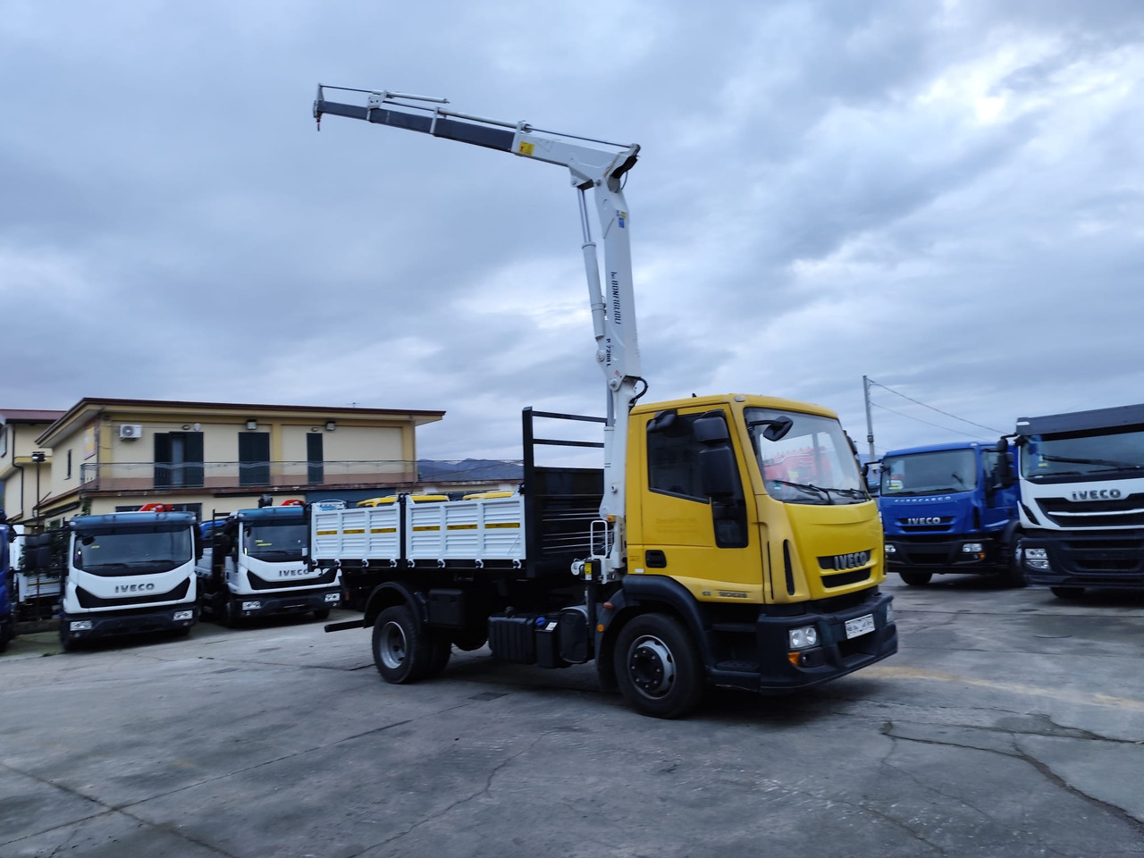 Caminhão grua IVECO EUROCARGO 120E28P: foto 32