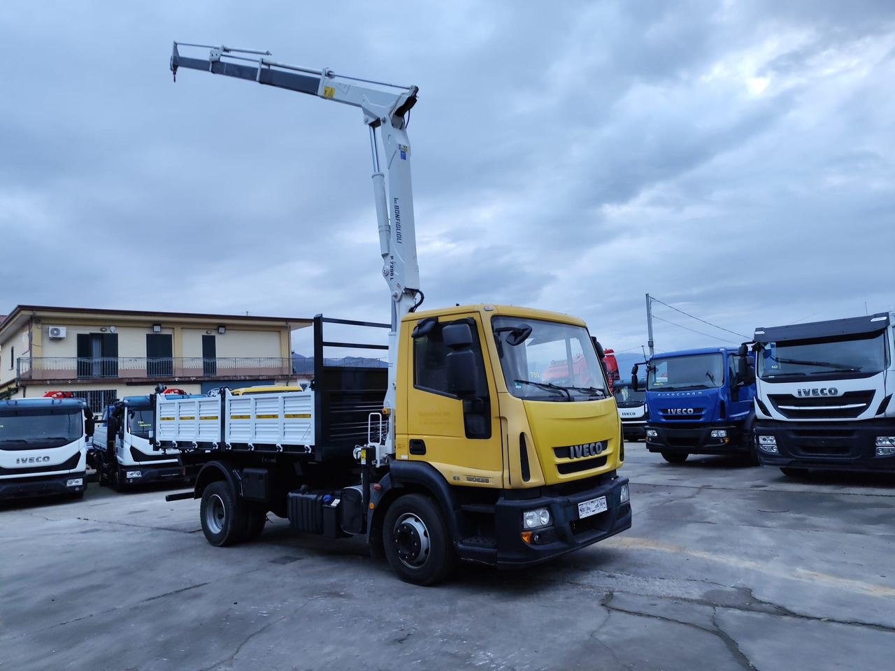 Caminhão grua IVECO EUROCARGO 120E28P: foto 31