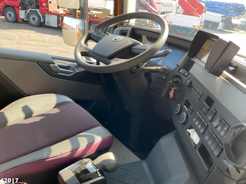 Caminhão polibenne, Caminhão grua Volvo FM 420 8x2 HMF 28 Tonmeter laadkraan: foto 12