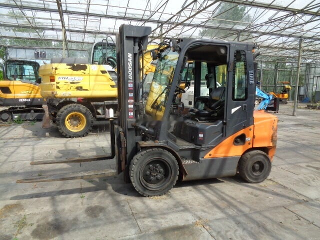 Locação de Doosan D35C-7 Doosan D35C-7: foto 18