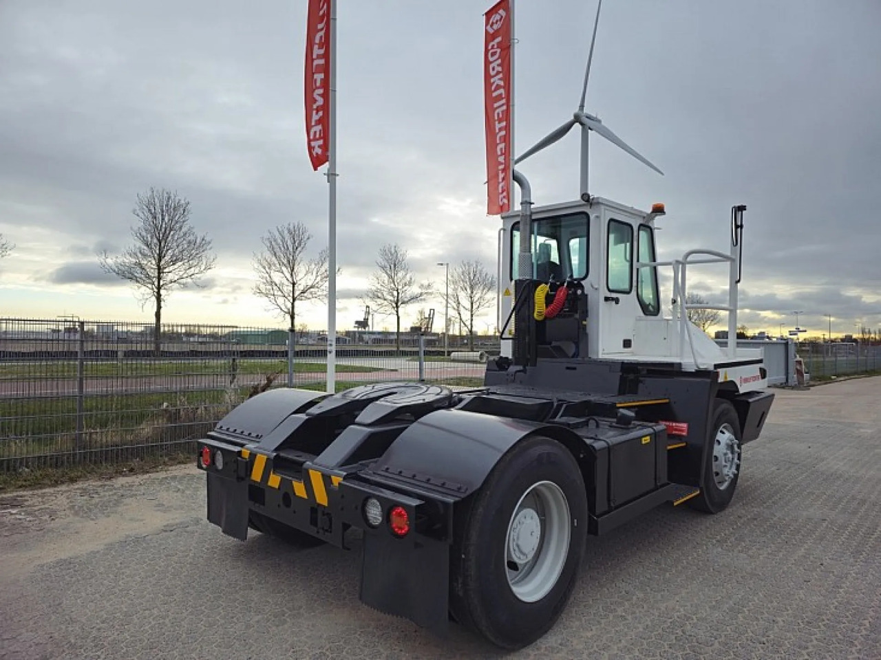 Tractor de terminal TERBERG - YT220: foto 6