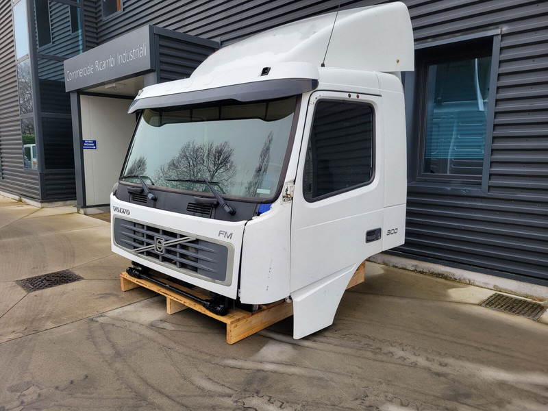 Cabine e interior de Caminhão Volvo FL: foto 6