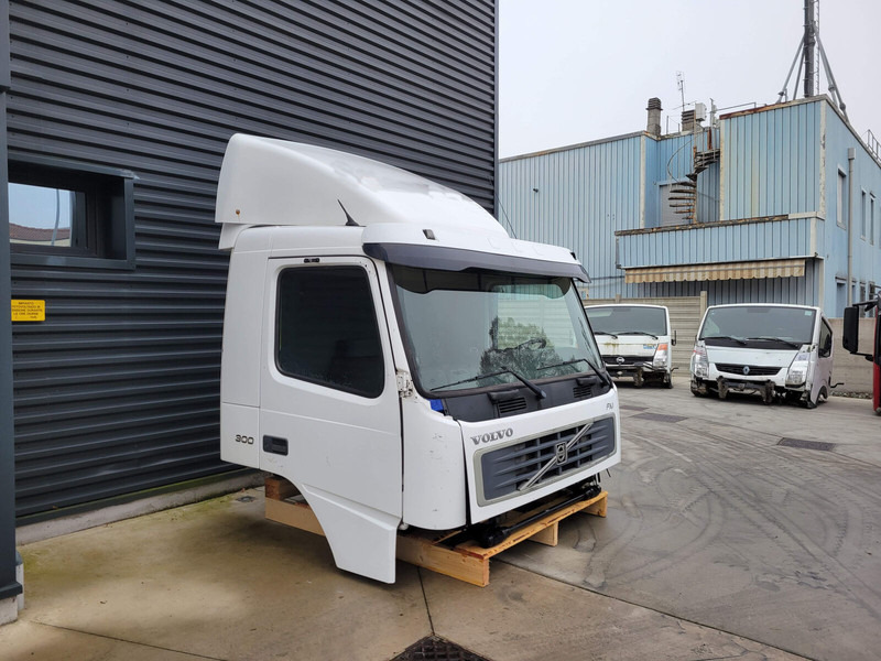 Cabine e interior de Caminhão Volvo FL: foto 7