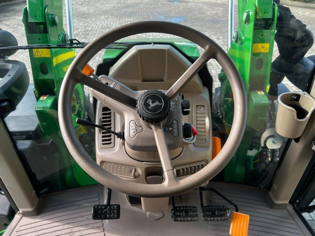 Locação de John Deere 6100M, 2023, TLS, chargeur, 74 heures!!  John Deere 6100M, 2023, TLS, chargeur, 74 heures!!: foto 32