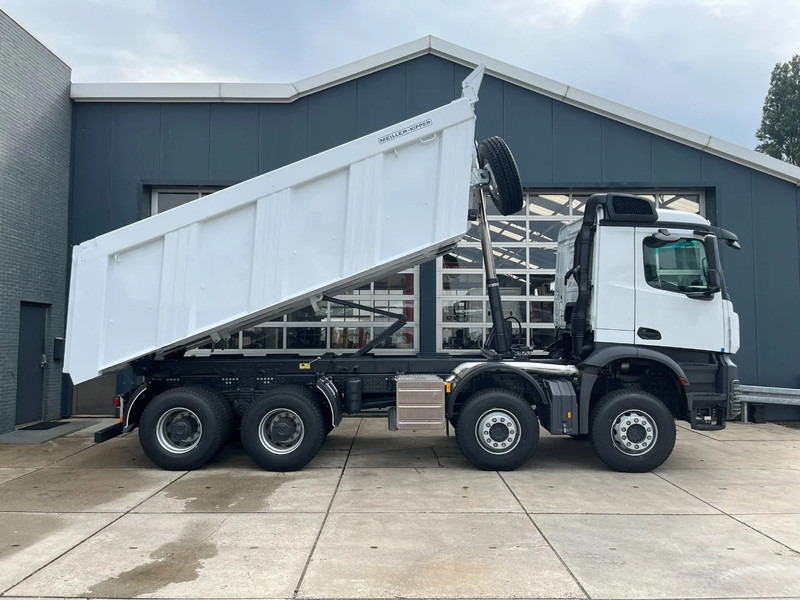 Caminhão basculante nuevo Mercedes-Benz Arocs 4140 K 8x4 Meiller tipper (15 units): foto 11